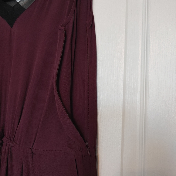 TROUVE Sheer Inset V-Neck Jumpsuit - Picture 7 of 8